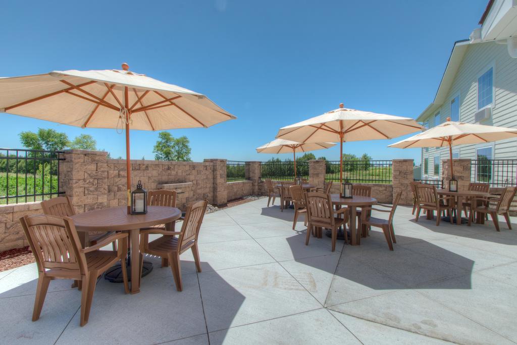 Cobblestone Inn & Suites - Holyoke Bagian luar foto