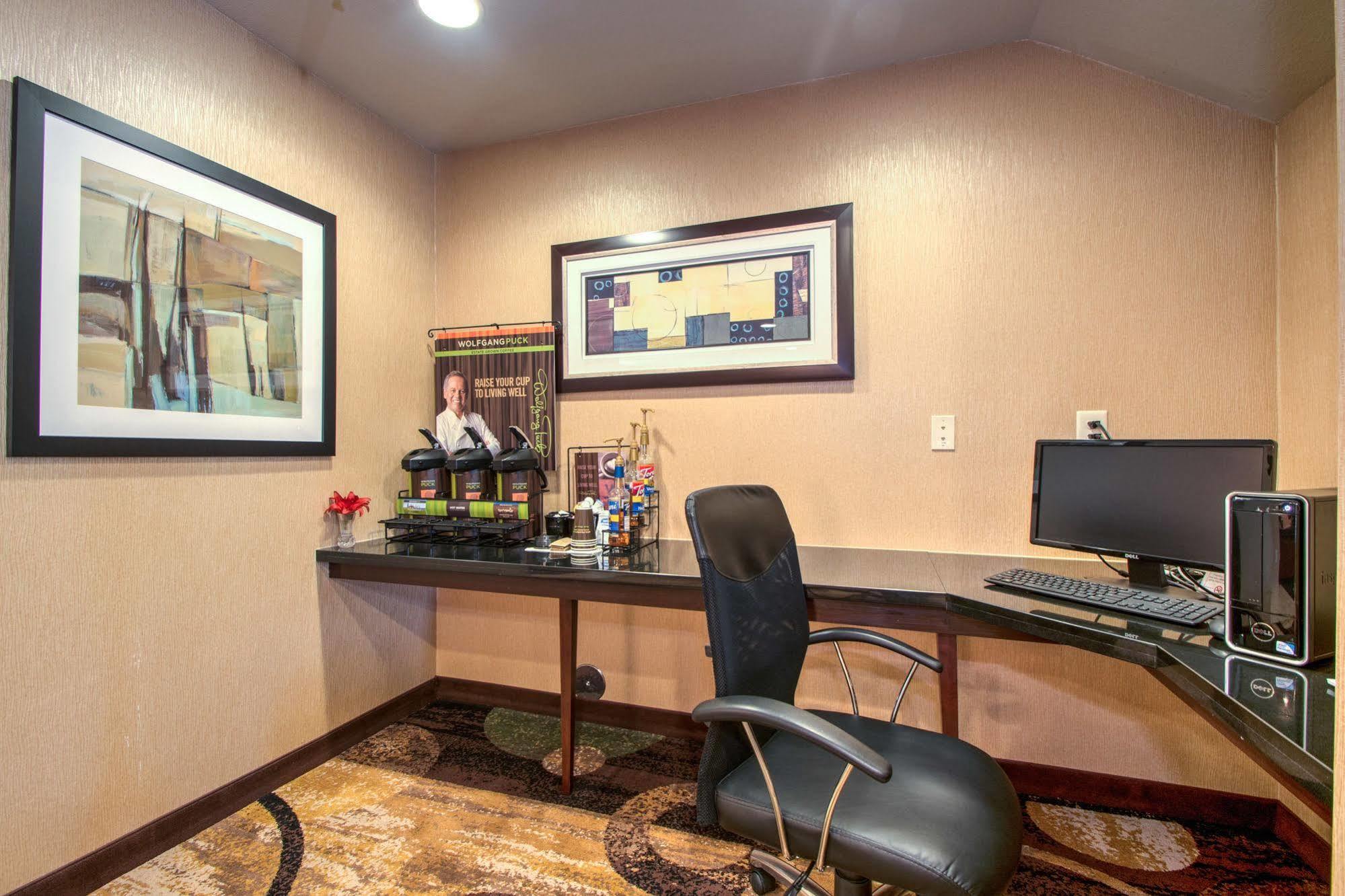 Cobblestone Inn & Suites - Holyoke Bagian luar foto