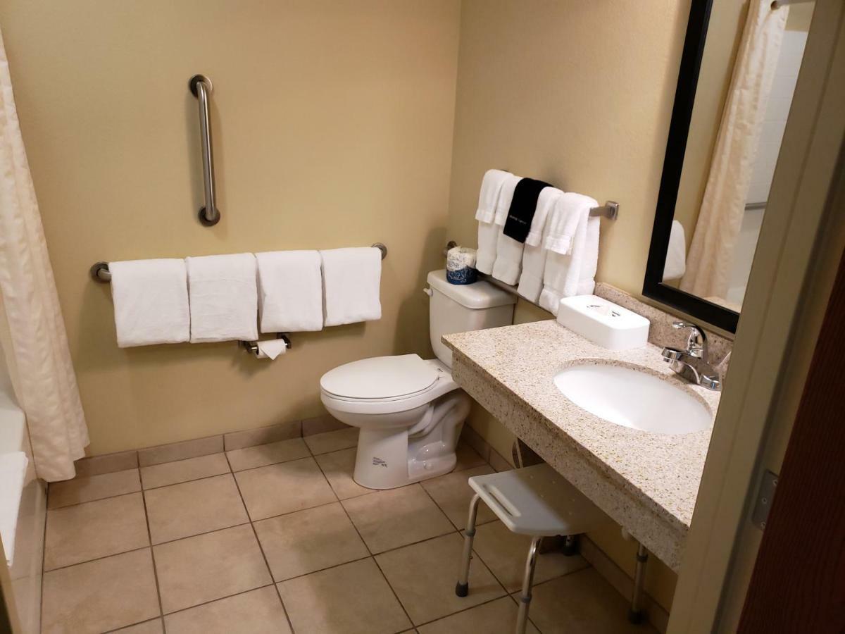 Cobblestone Inn & Suites - Holyoke Bagian luar foto